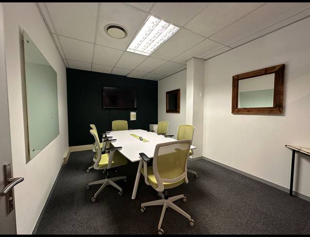 25M² CO-WORKING SPACE TO LET IN DIE HOEWES